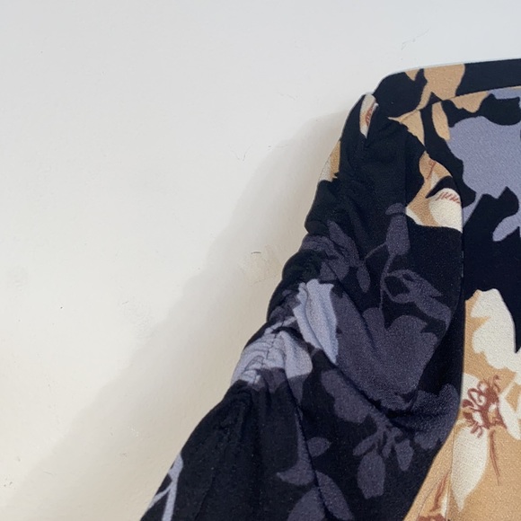 Adrienne Vittadini Floral blue black and cream Womens blouse - Picture 3 of 9